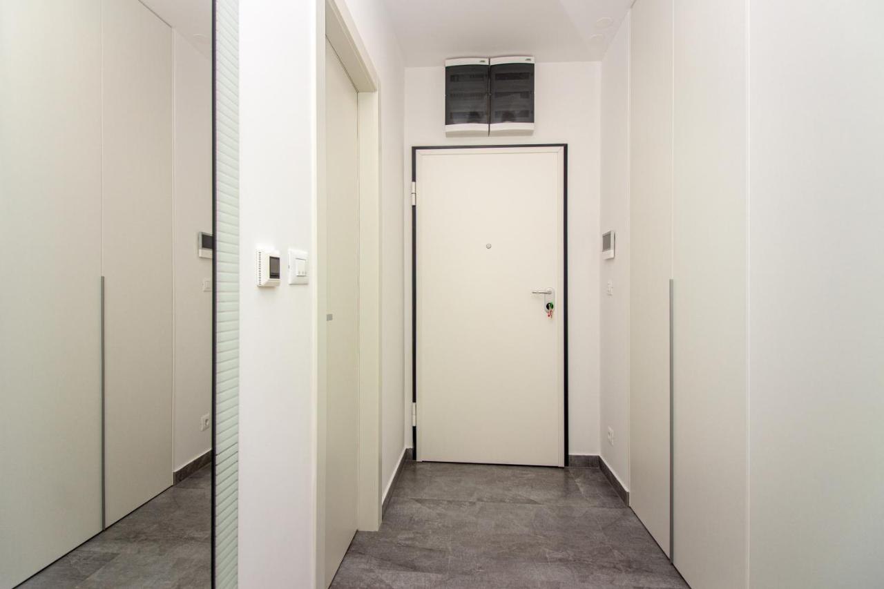 Sky Di Mare - Free Private Garage Apartment Split Exterior photo