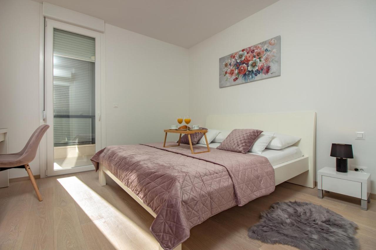 Sky Di Mare - Free Private Garage Apartment Split Exterior photo