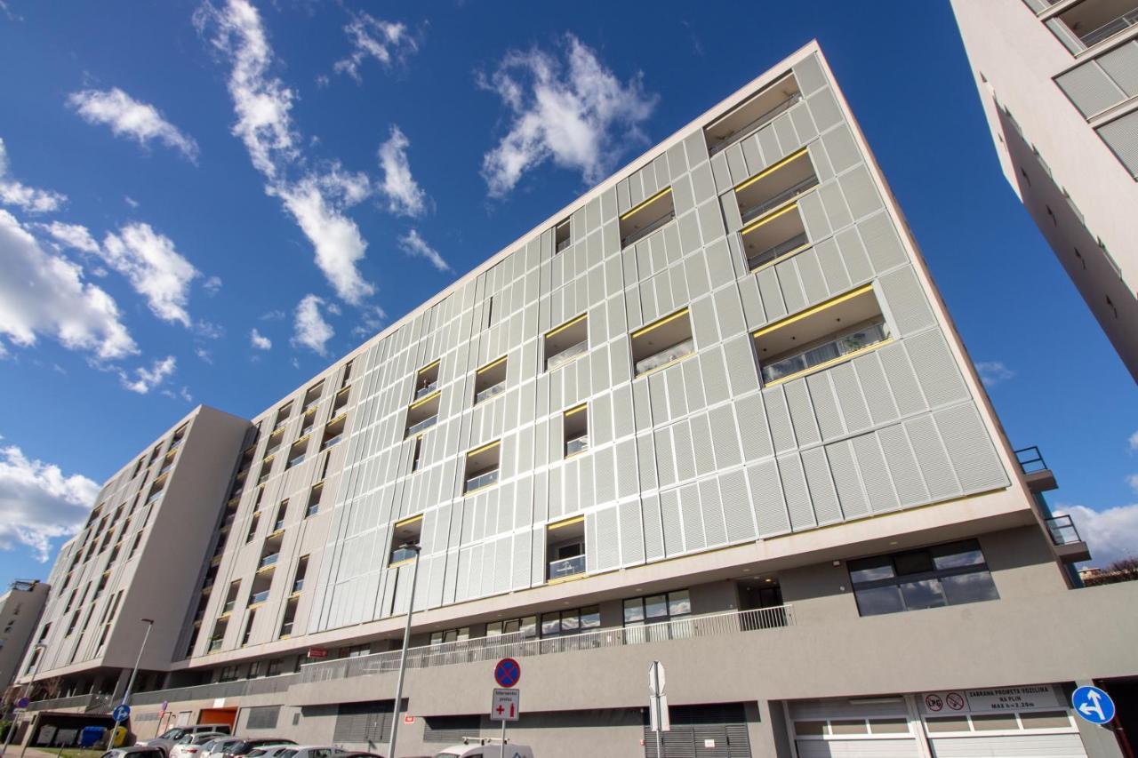 Sky Di Mare - Free Private Garage Apartment Split Exterior photo