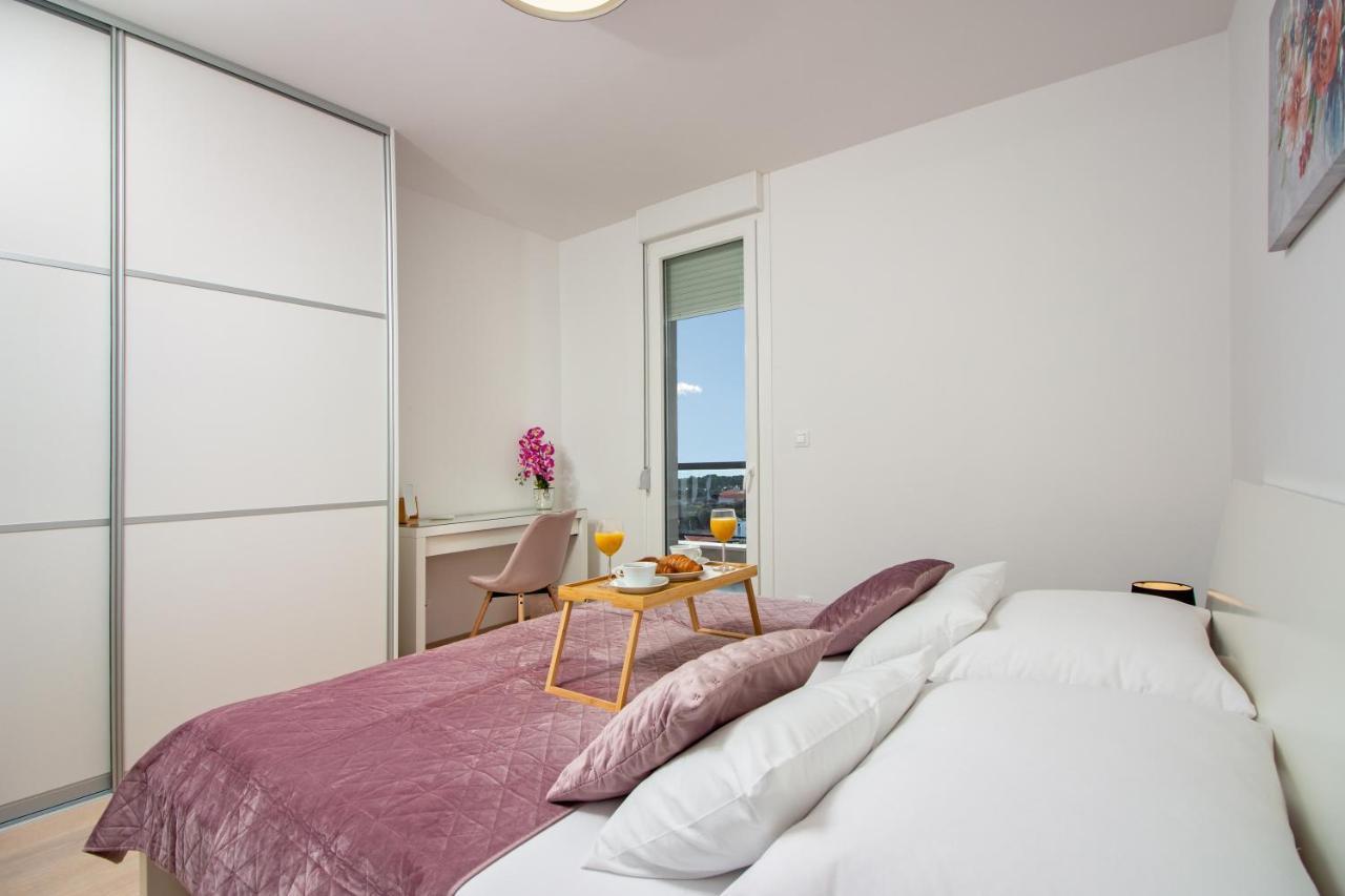 Sky Di Mare - Free Private Garage Apartment Split Exterior photo