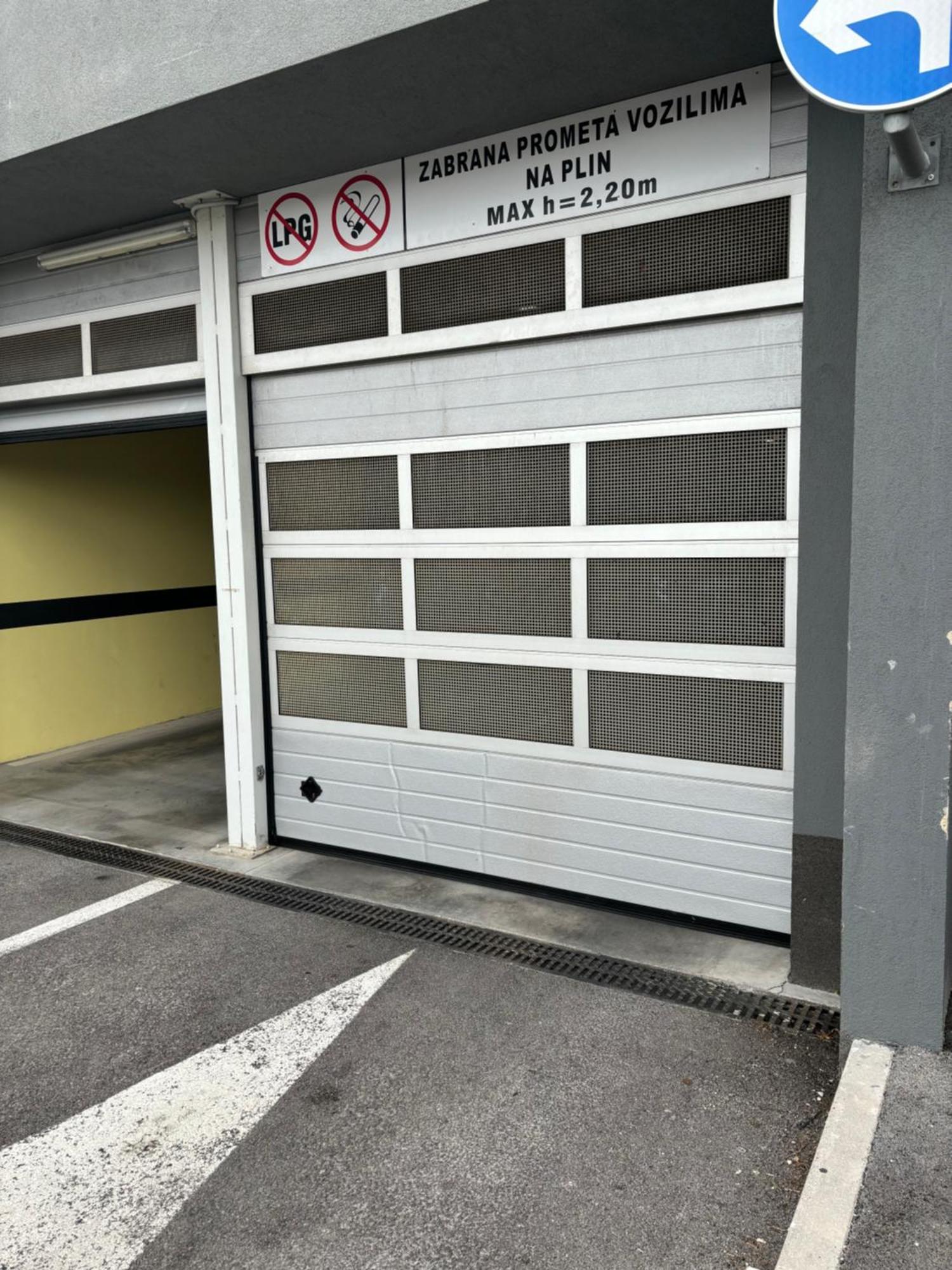 Sky Di Mare - Free Private Garage Apartment Split Exterior photo